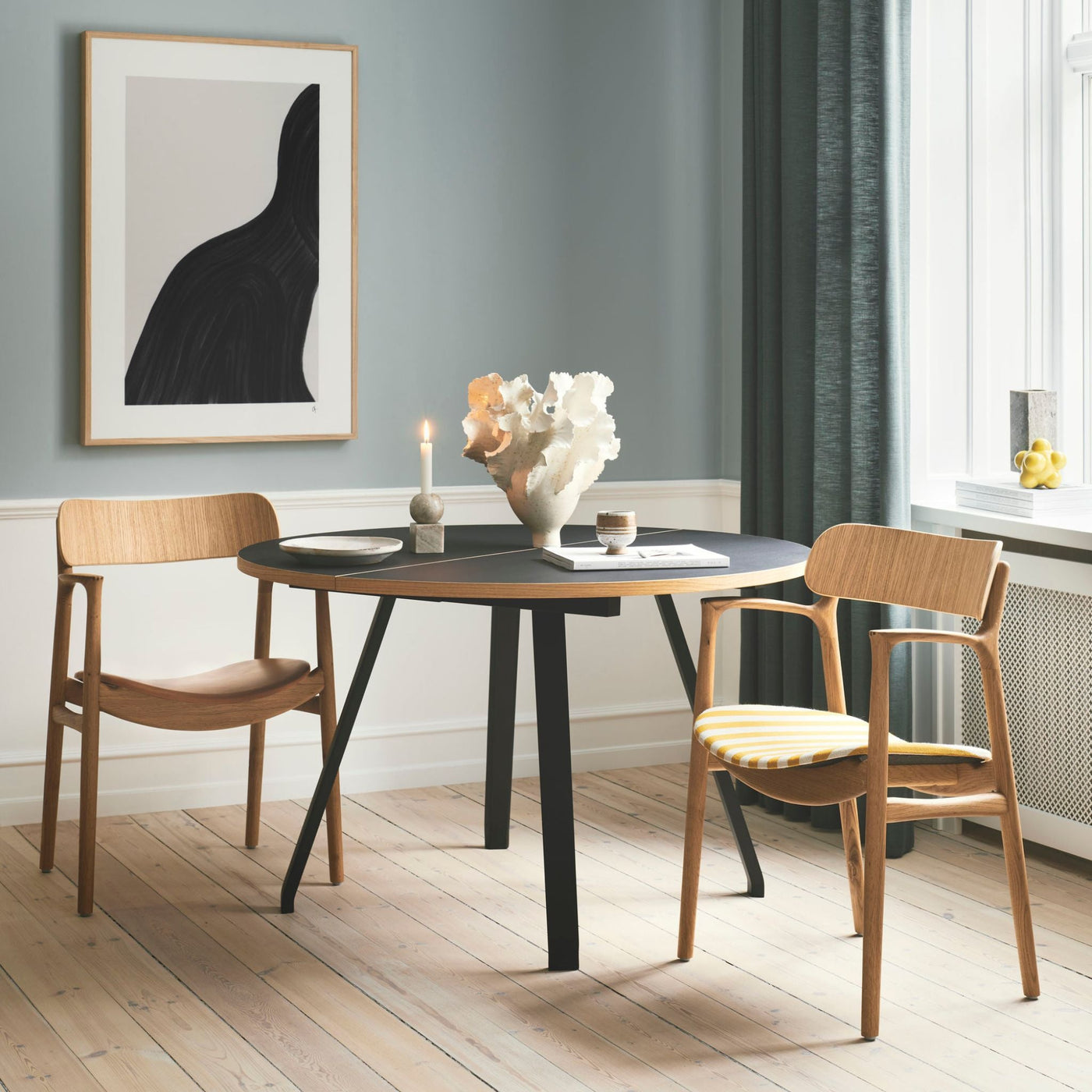 Bent Hansen Asger Chairs with Round Table in Copenhagen Apartment