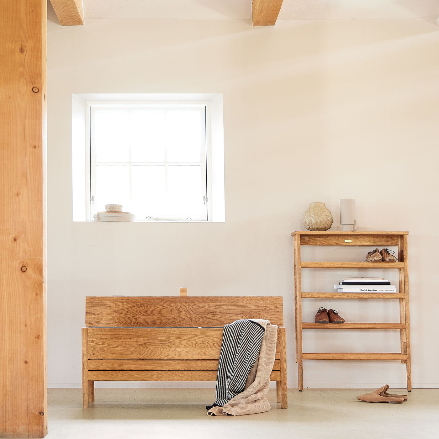 Form and Refine A Line Storage Bench and Shoe Rack in situ