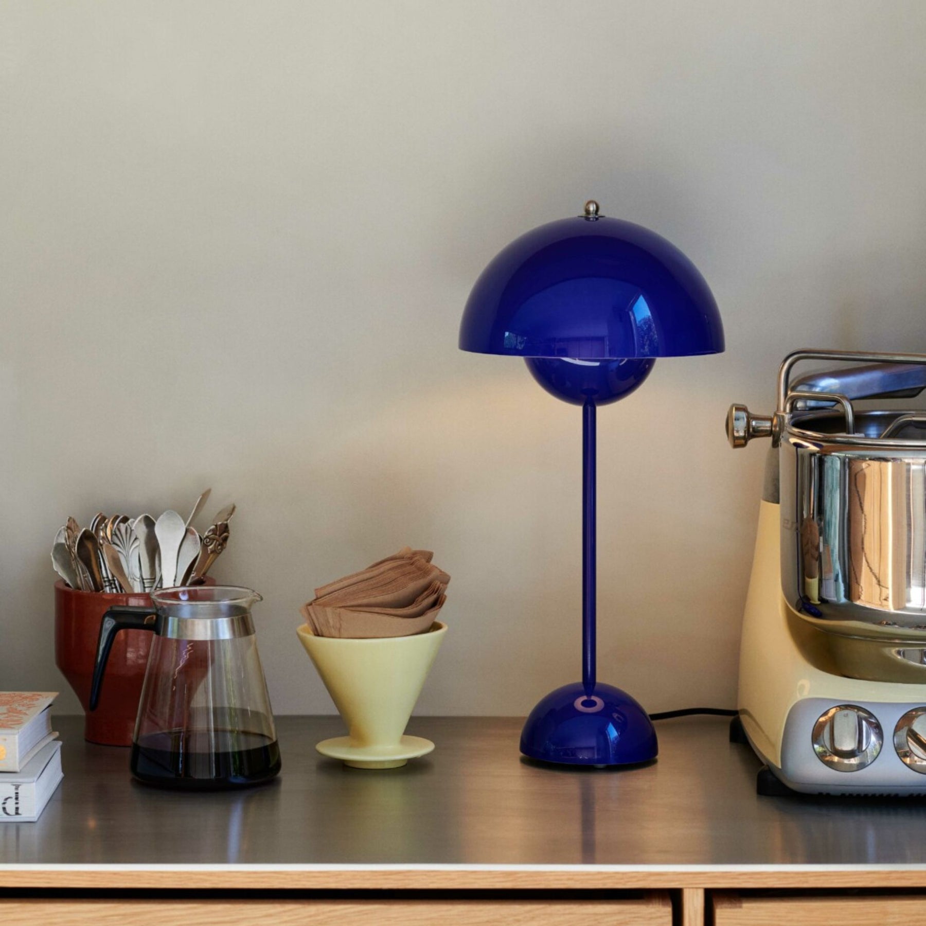 &Tradition VP3 Table Lamp Cobalt Blue with Coffee Service