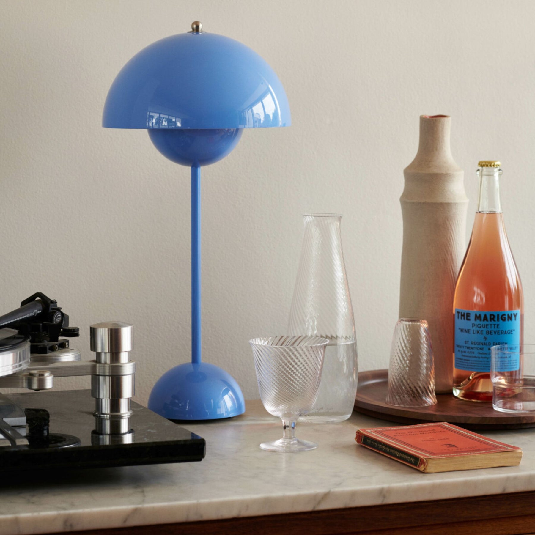 &Tradition VP3 Table Lamp Swim Blue with Drinks