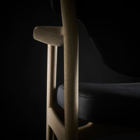 Eikund Veng Lounge Chair Oak Frame Detail