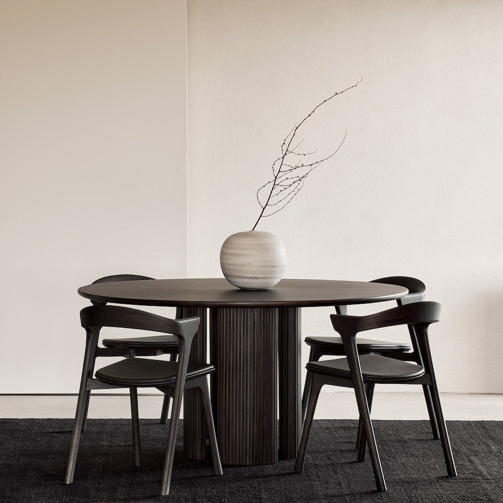 Ethnicraft Roller Max Dining Table Dark Brown Mahogany 35022 with Dark Chocolate Nomad Kilim  and Bok Chairs