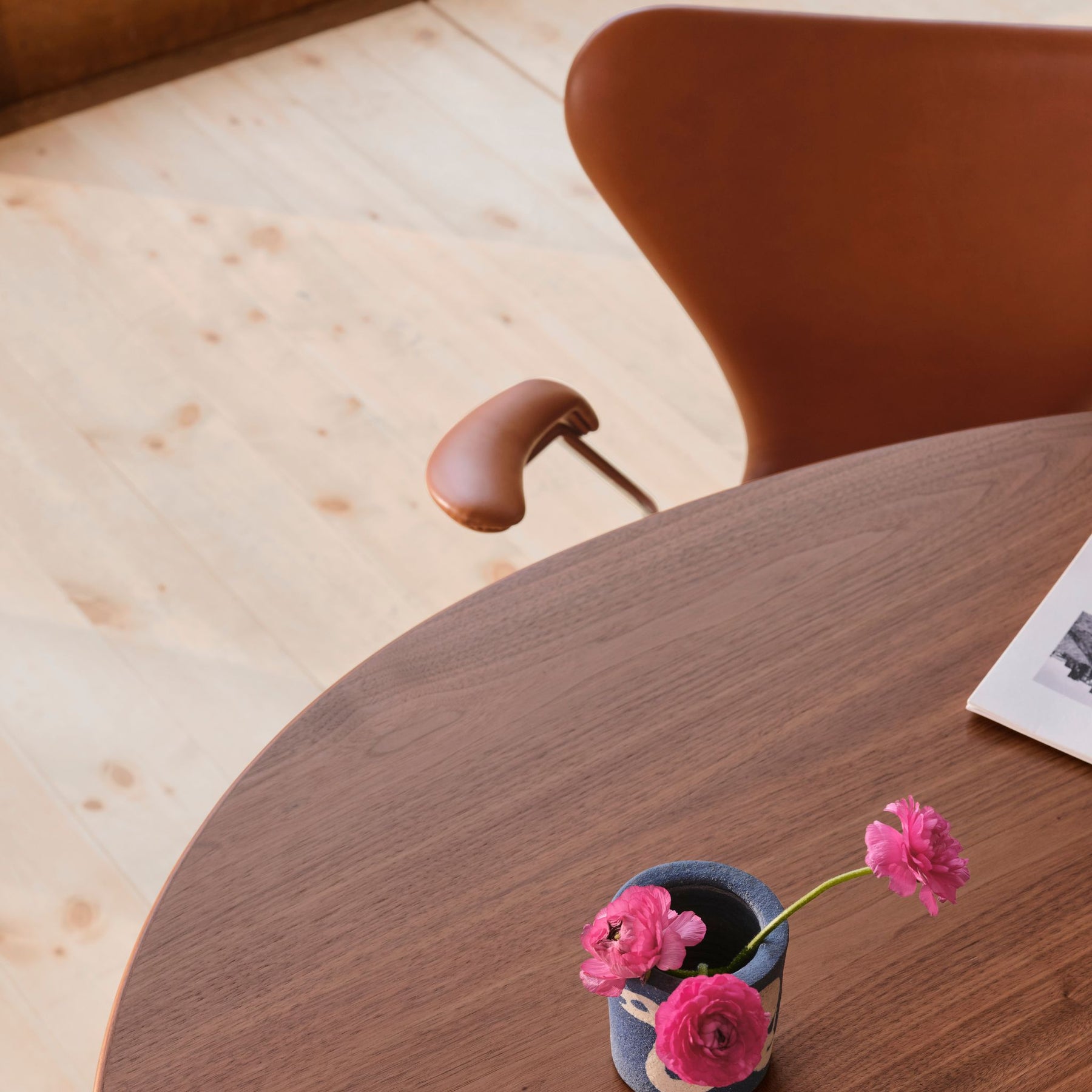 Fritz Hansen Egg Table  by Arne Jacobsen in Home Office with leather Series 7 Chair  Top Detail