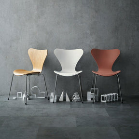 Fritz Hansen Arne Jacobsen Series 7 Chairs Natural Oak White Colored Ash and Wild Rose Colored Ash