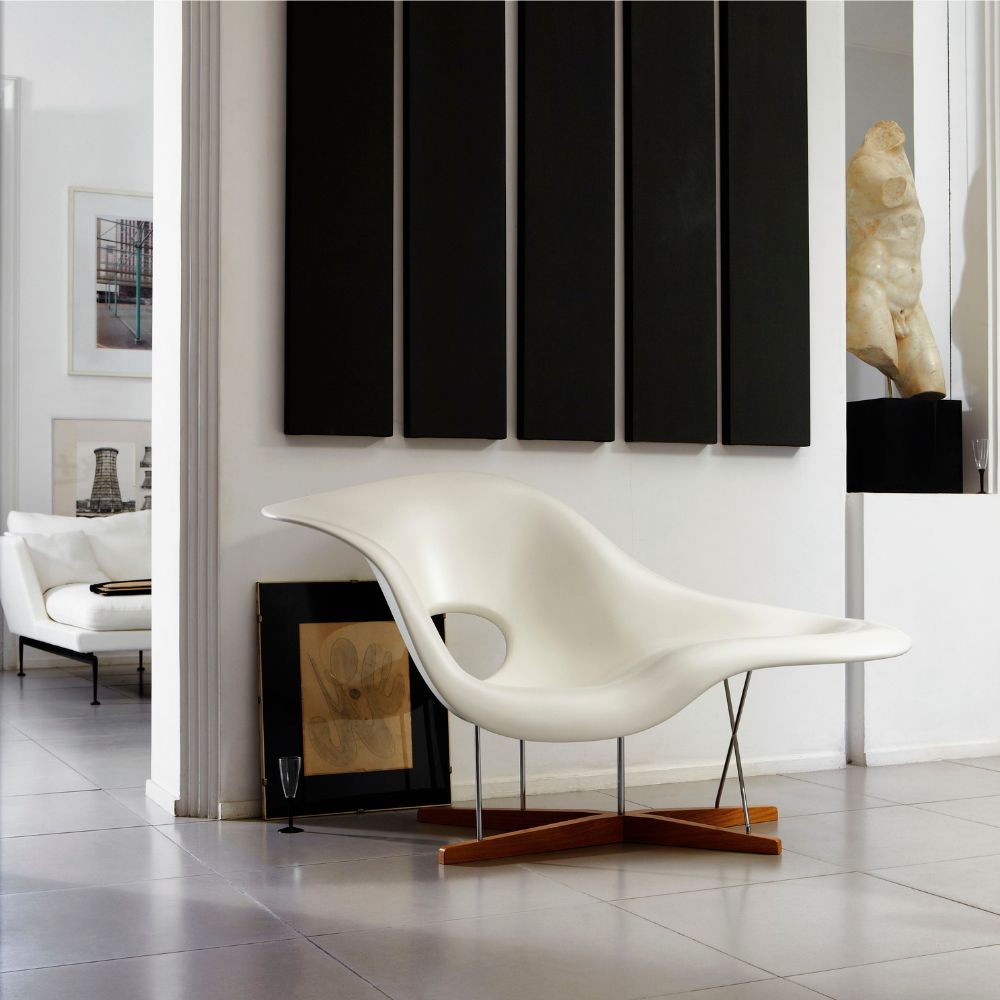 Vitra Eames La Chaise in situ