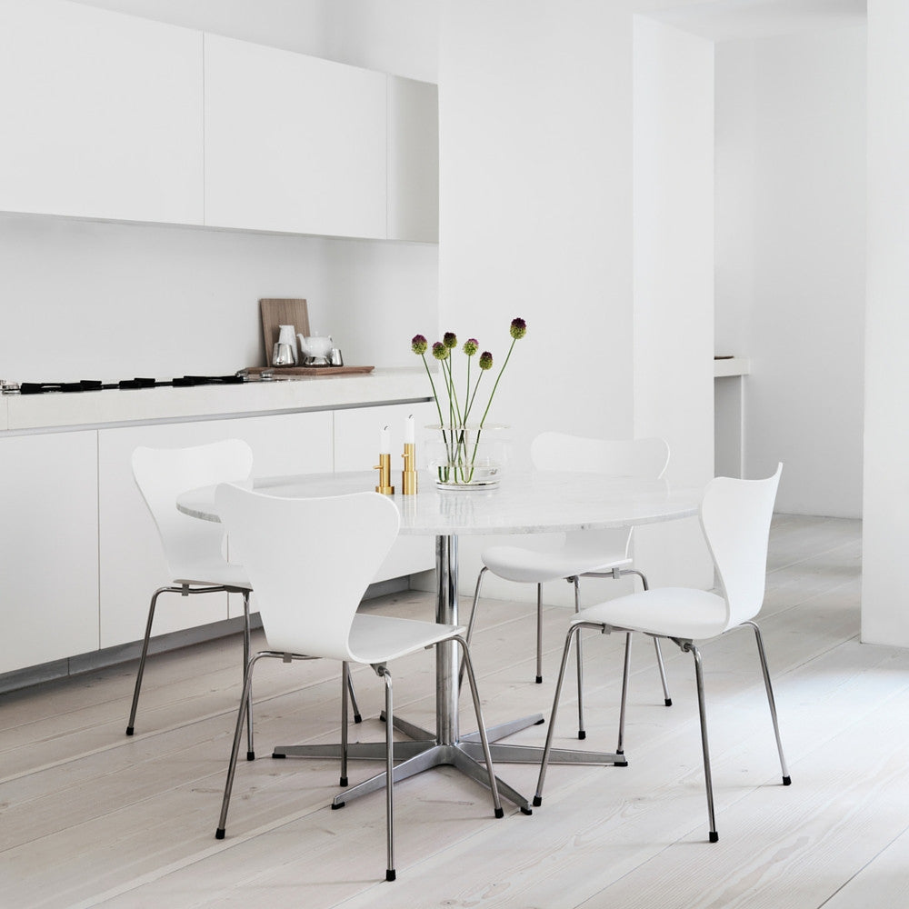 White Lacquer Series 7 Chairs in Kitchen