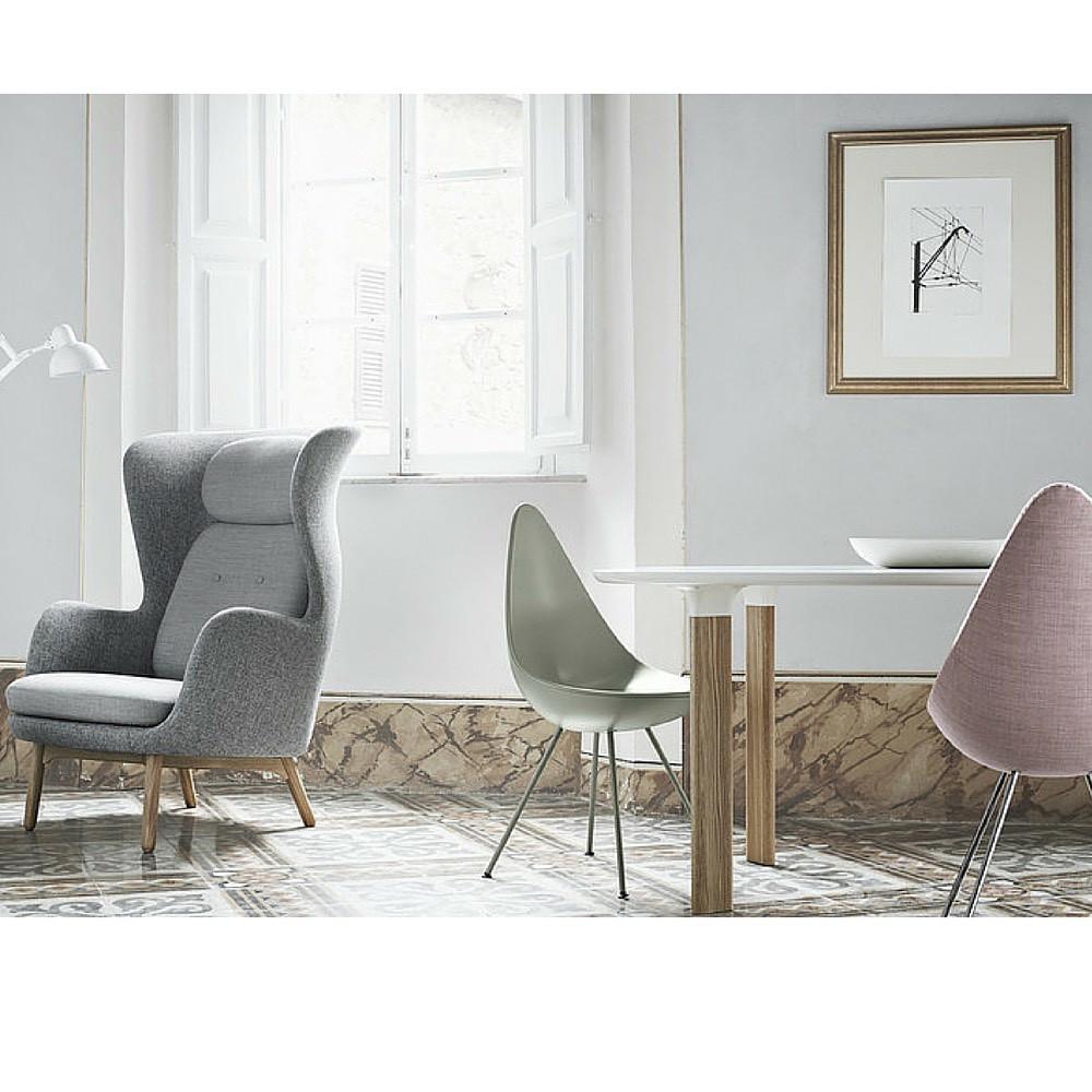 Arne Jacobsen Drop Chairs in Room with Ro Chair and Analog Table by Jaime Hayon for Fritz Hansen