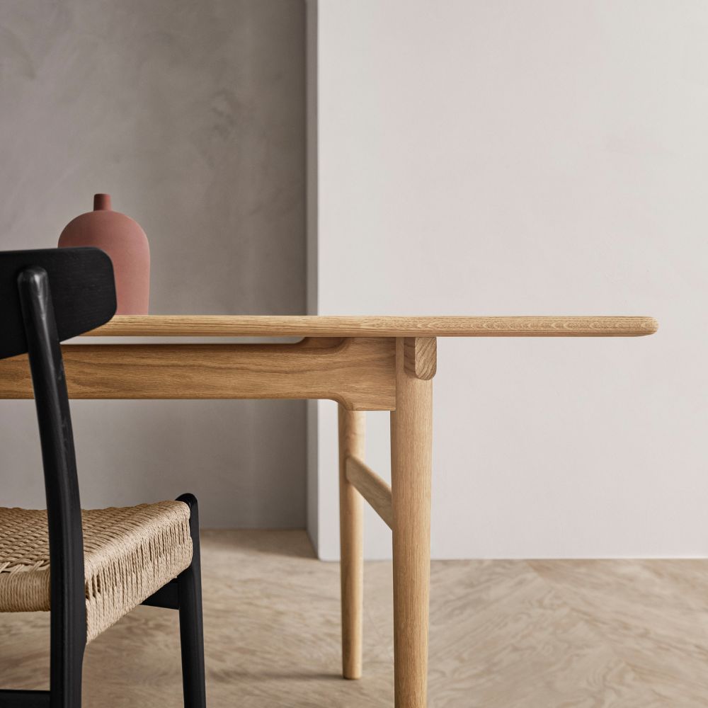 Wegner CH327 Dining Table Oak White Oil Detail