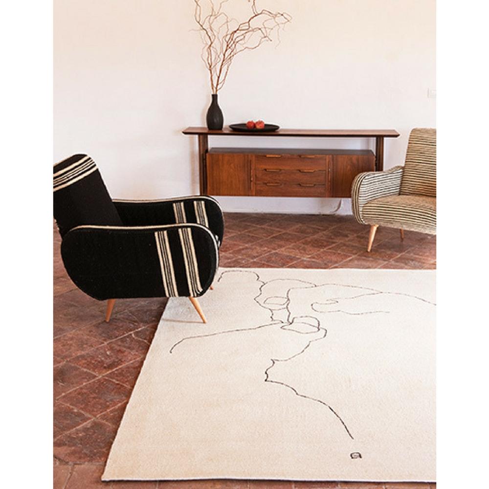 Eduardo Chillida Mano Rug in room Nani Marquina