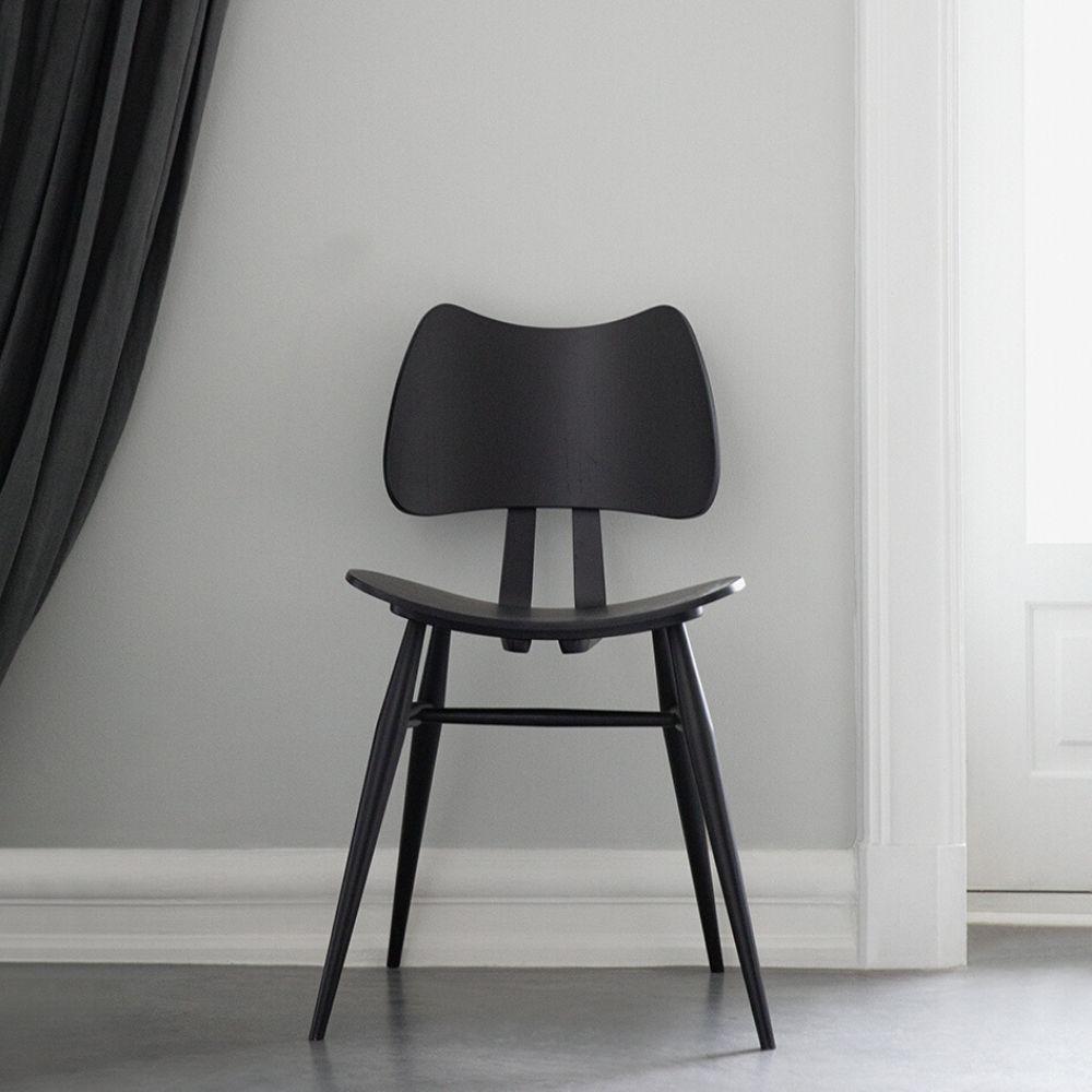 ercol Originals Butterfly Chair Black in situ