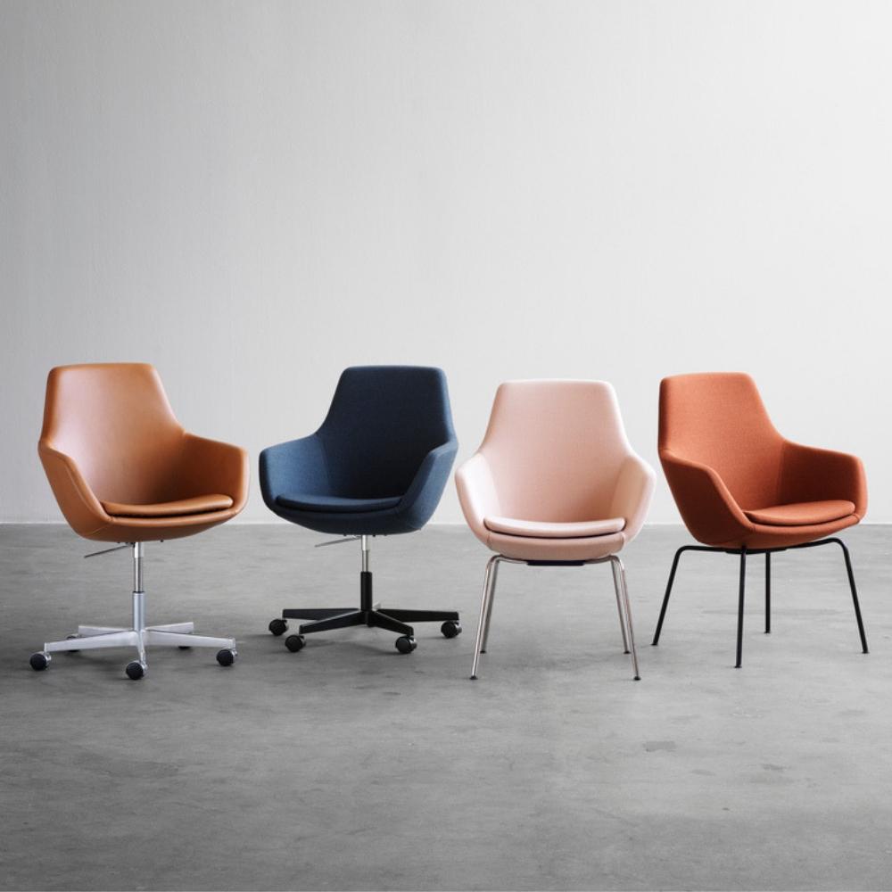 Fritz Hansen Arne Jacobsen Little Giraffe Chair Family