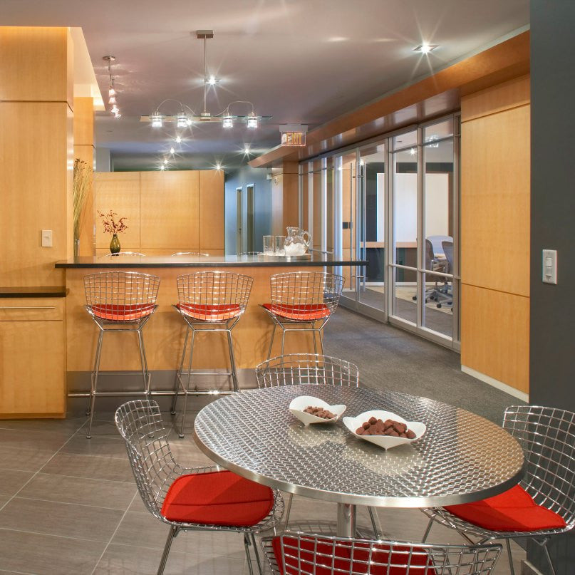 Knol Pensi Cafe Table with Bertoia Dining Chairs
