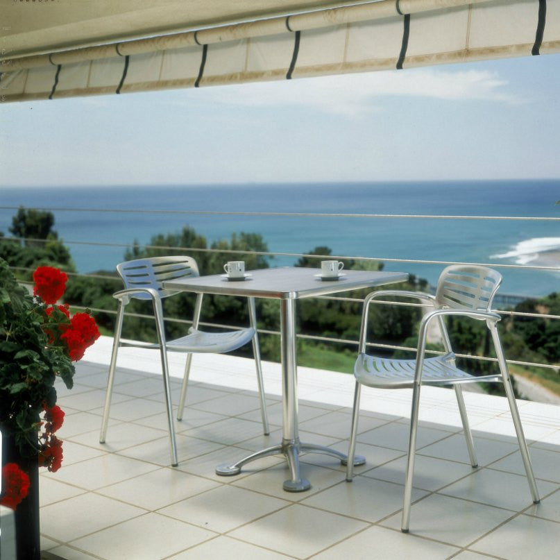 Knoll Pensi Cafe Table with Toledo Chairs in Situ