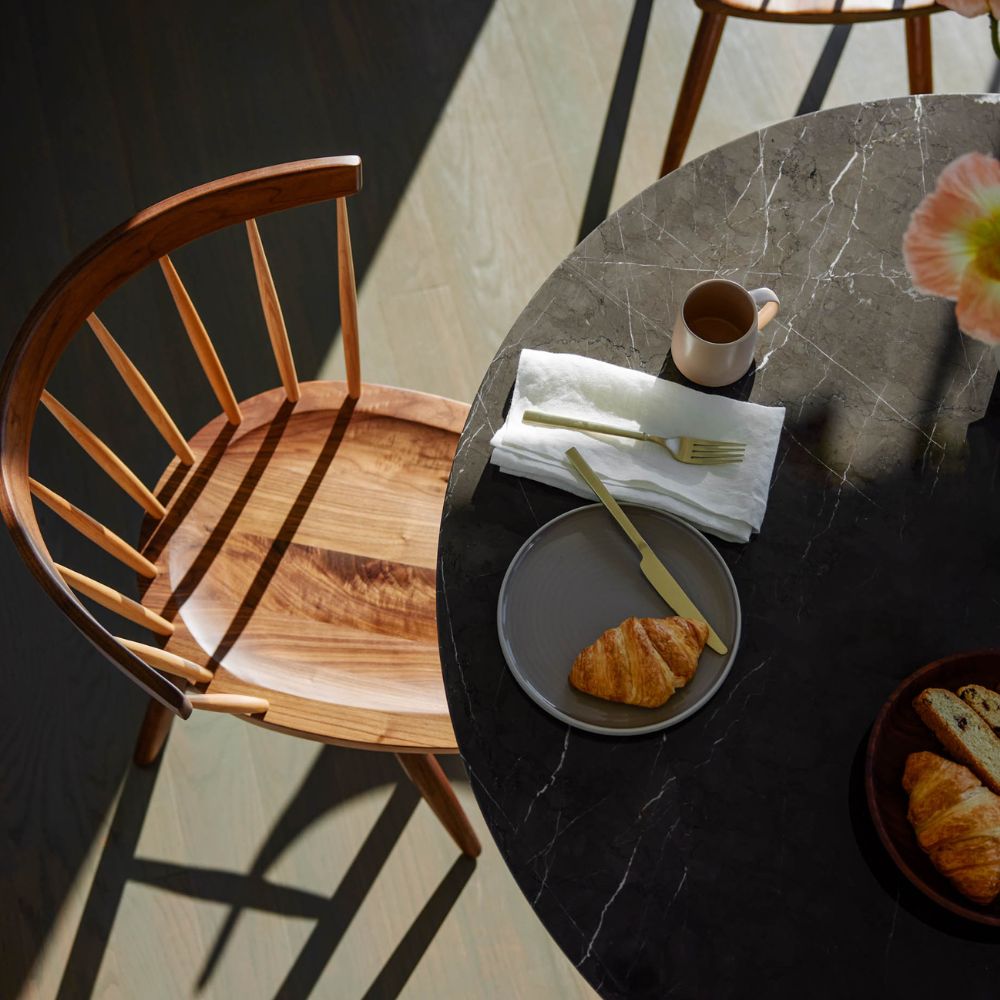 Knoll Nakashima Straight Chair with Saarinen Dining Table Grigio Marquina Marble set for Breakfast