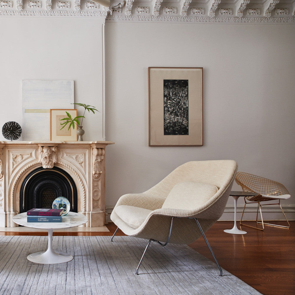 Knoll Oval Saarinen Coffee Table in Room with Womb Settee and Bertoia Diamond Chair