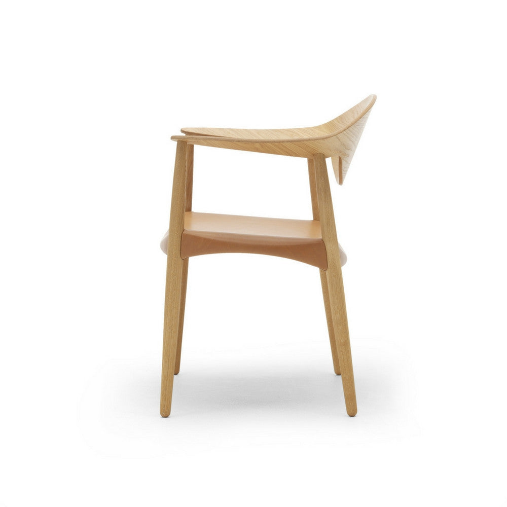 LM92T Metropolitan Chair Oak and Natural Saddle Leather Side Profile Carl Hansen & Son
