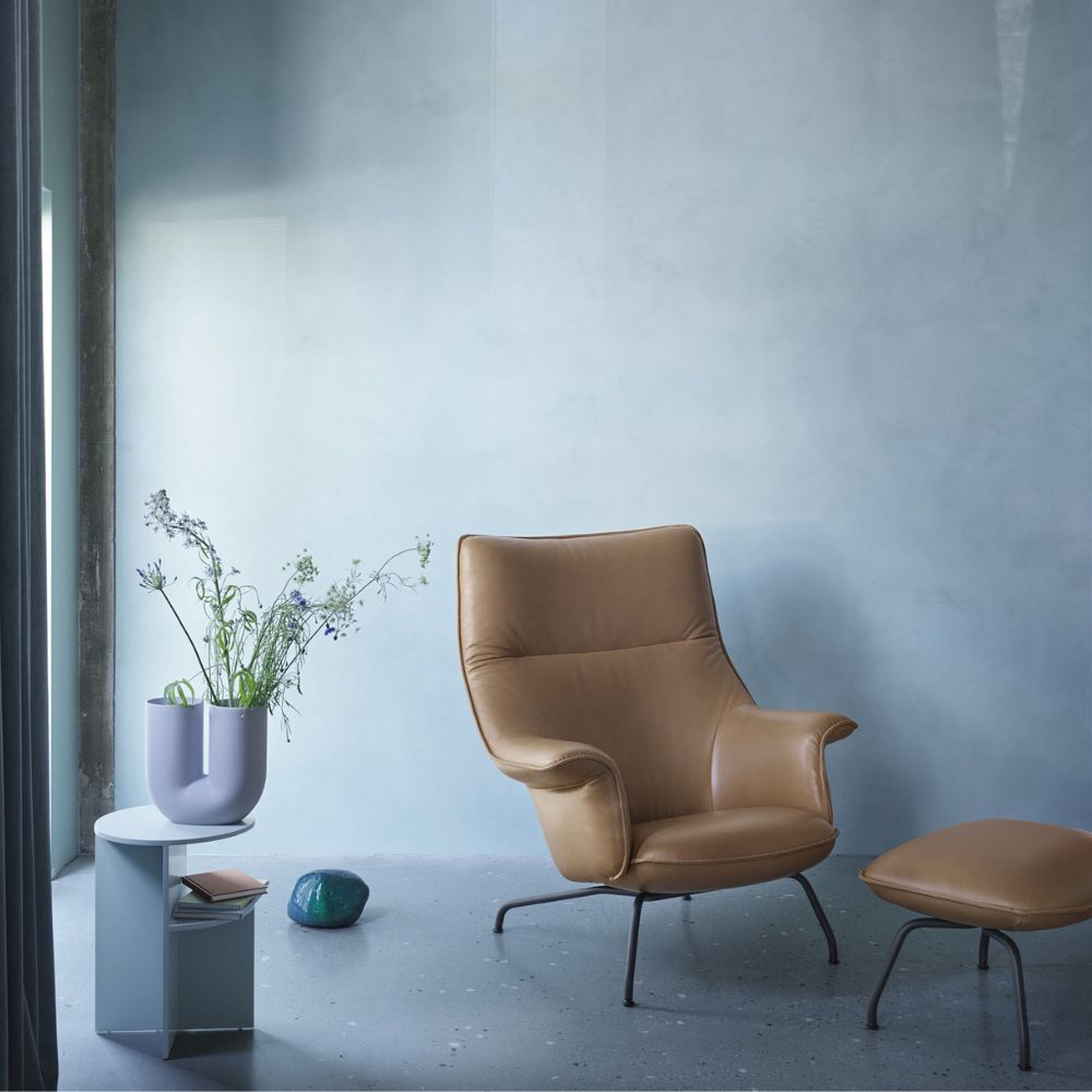 Muuto Doze Lounge Chair and Ottoman in Refine Leather Cognac in room with Kink Vase