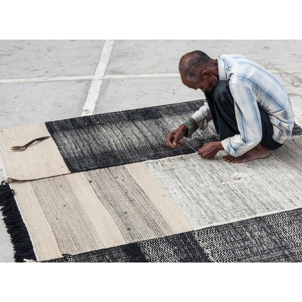 Nani Marquina Tres Rug Black being made