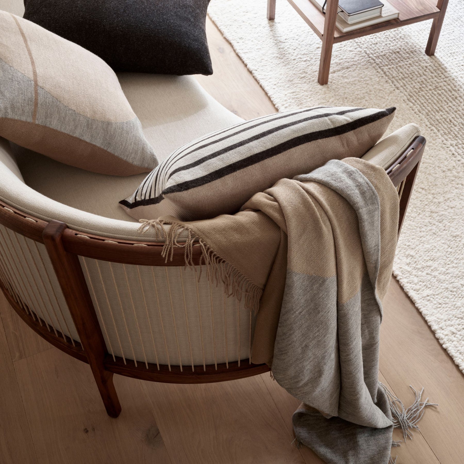 Carl Hansen RF1903 Sideways Sofa Walnut Oil with Pillows and Blankets Detail