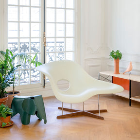 Eames La Chaise Vitra Paris