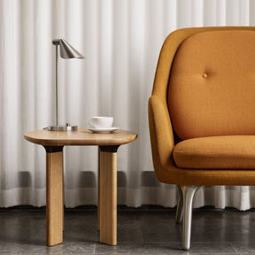 Fritz Hansen Analog Side Table JH43A Natural Oak with Fri Chair