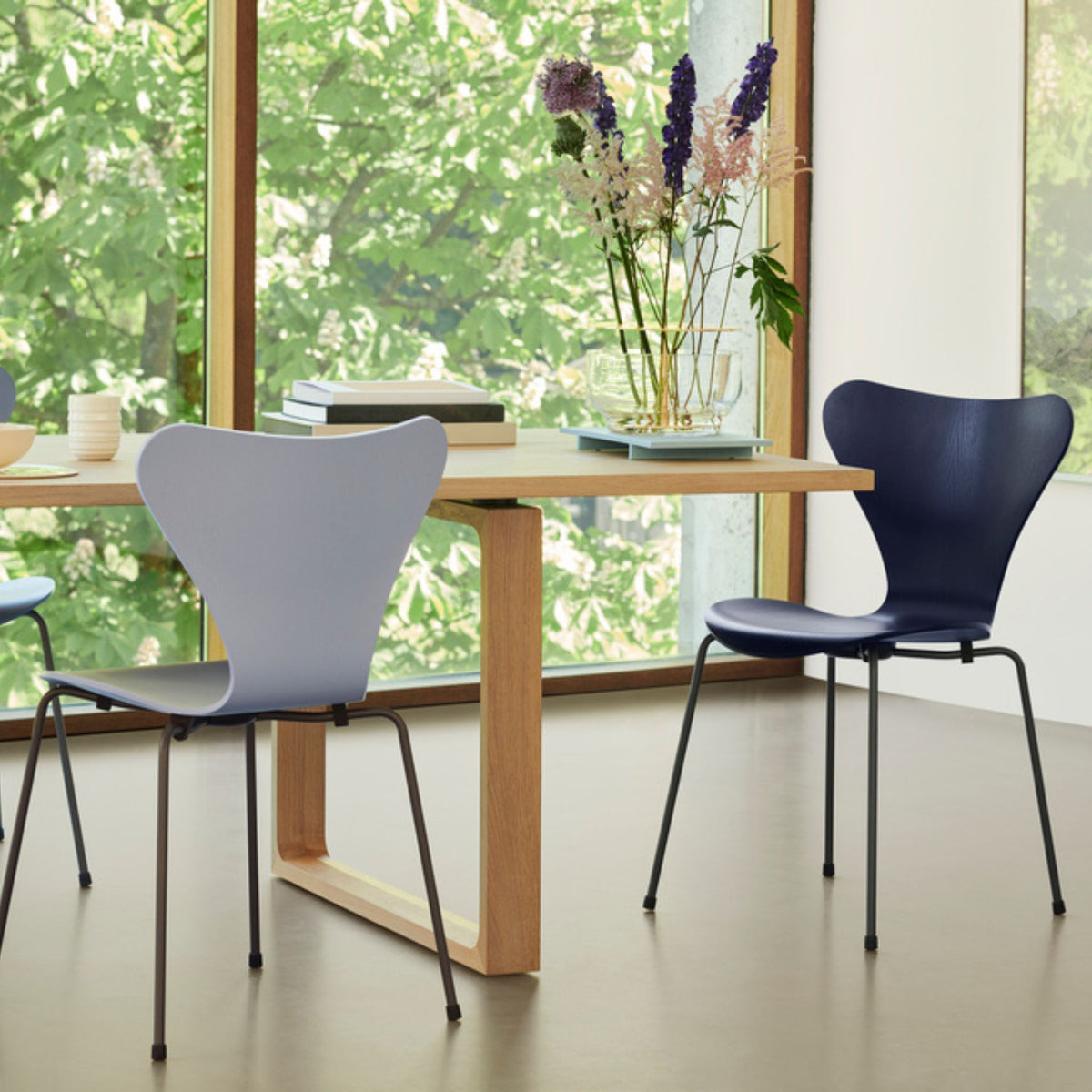 Fritz Hansen Series 7 Chairs with Essay Table and Ikebana Vase