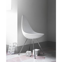 Arne Jacobsen Drop Chair White in Room Fritz Hansen