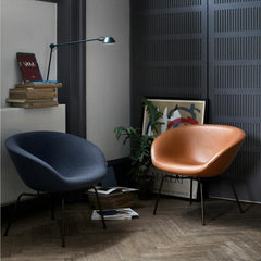 Arne Jacobsen Pot Chairs in Fritz Hasnen Colors Dark Blue and Elegance Walnut Leather in Room
