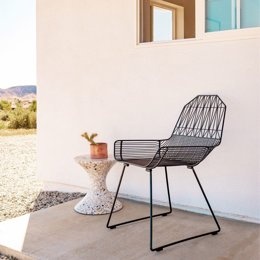 Bend Farmhouse Chair Black Outdoors with Terrazzo Side Table