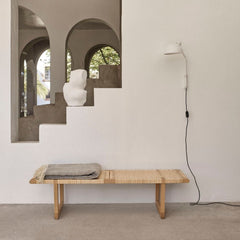 BM0488 Table Bench in Entryway with Blanket