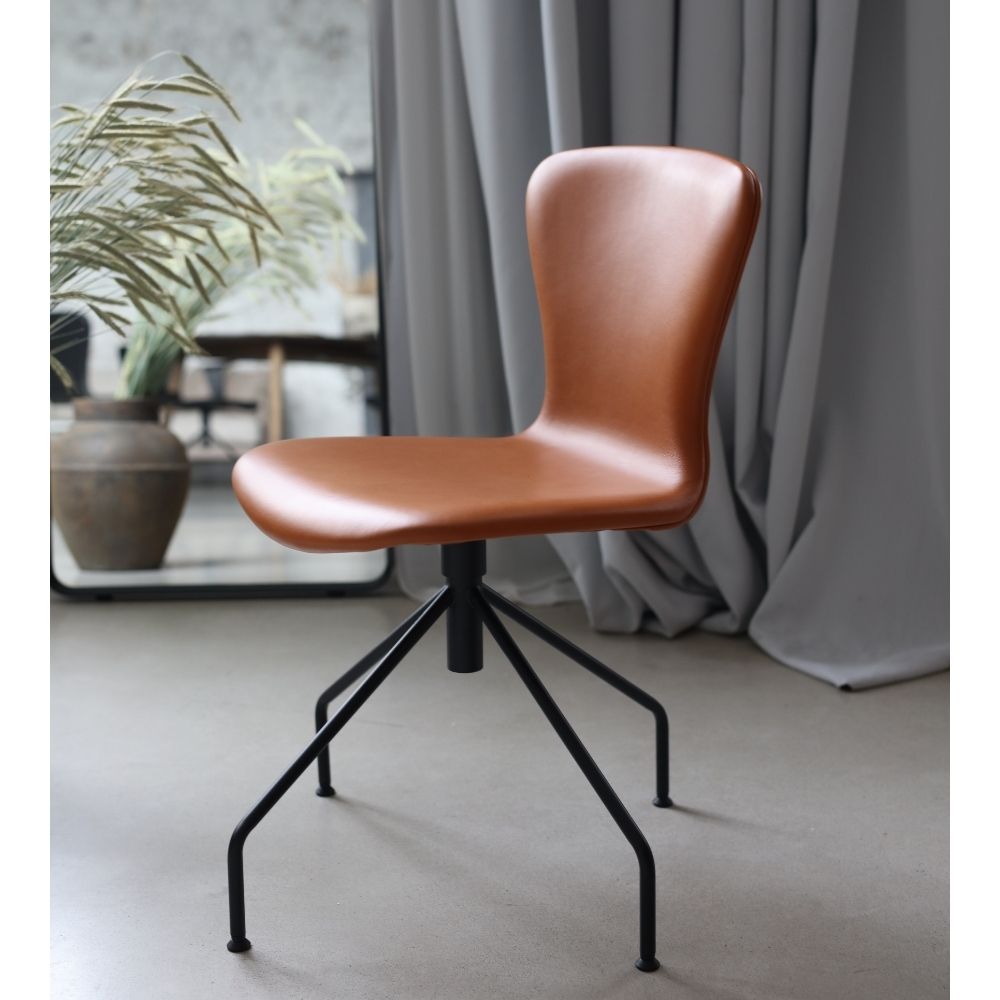 bruunmunch PLAYSwing Dining Chair Cognac Leather Detail