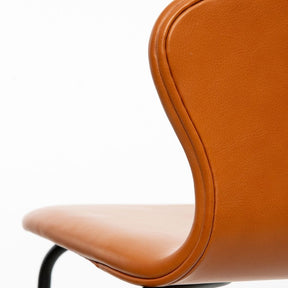 bruunmunch PLAYTube Bar Stool Cognac Leather Detail