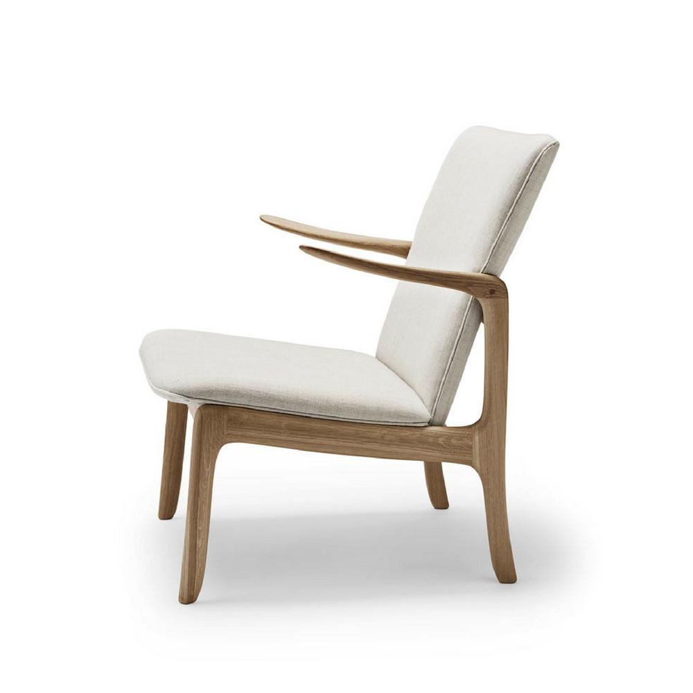 Ole Wanscher Beak chair in white fabric with oak frame Carl Hansen and Son