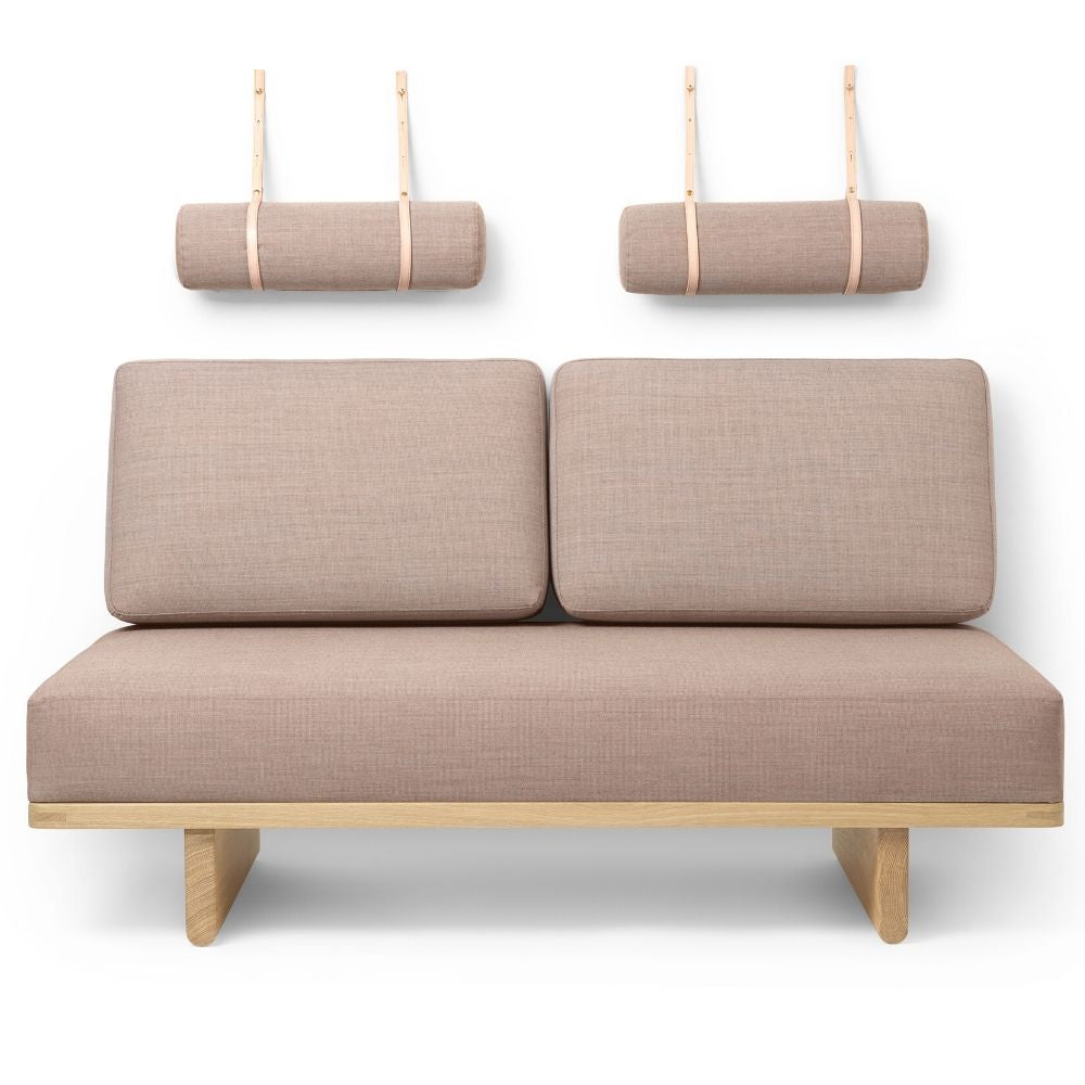 Daybed + 2 Back Cushions + 2 Round Cushions