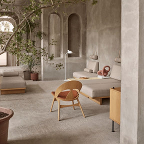 Borge Mogensen Contour Chair in room with BM0865 Daybeds by Carl Hansen and Son