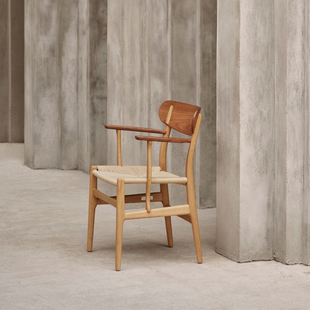 Carl Hansen Wegner CH26 Dining Chair Mixed Oak Walnut Lacquer in Barcelona Sculptor's Concrete House