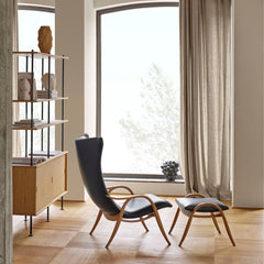 Carl Hansen FH429 Signatue Chair in room with Borge Mogensen Shelving