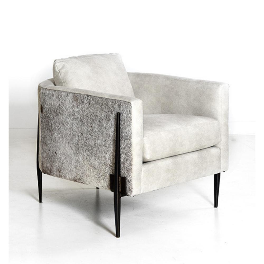 Charleston Forge Springhouse Lounge Chair in Cowhide