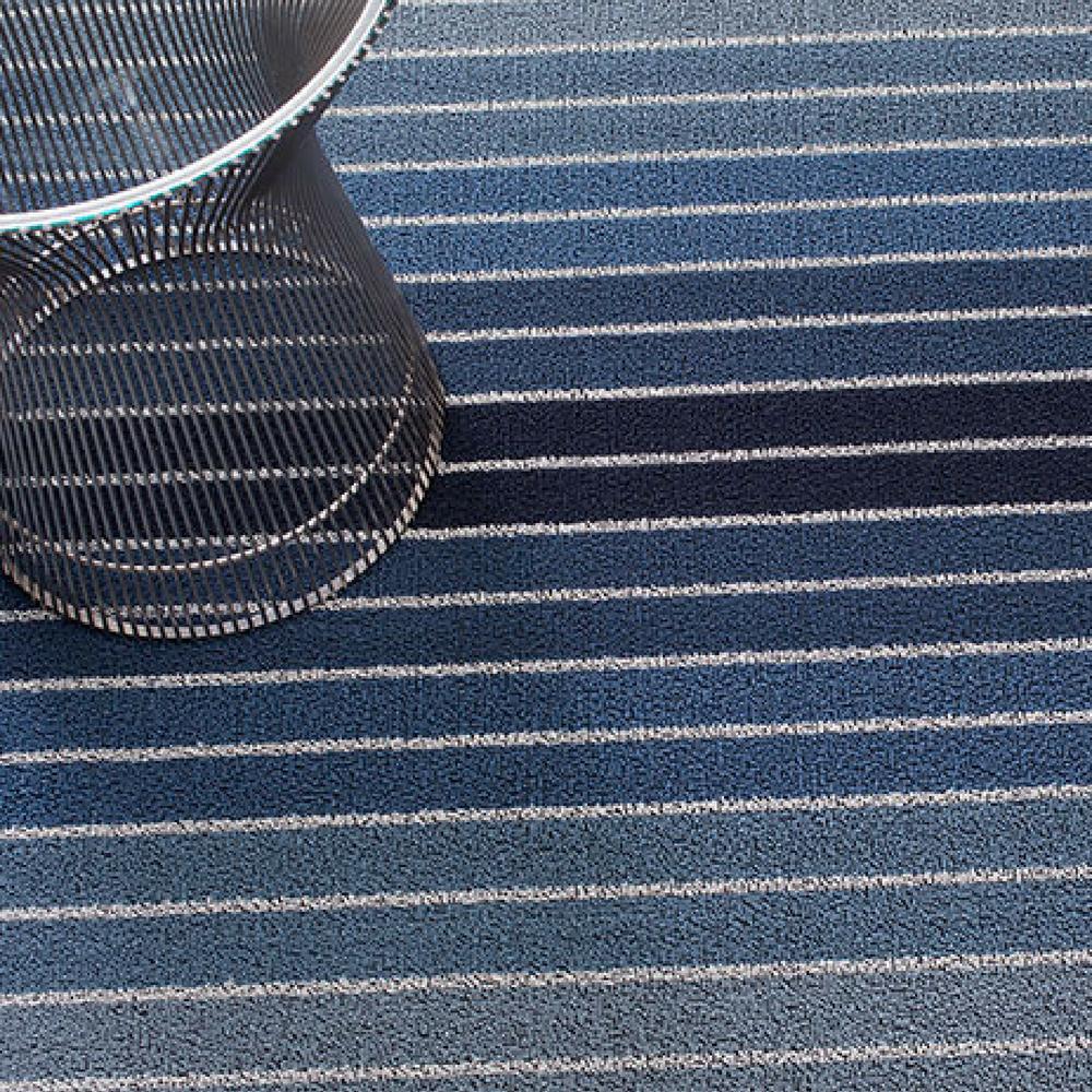 Chilewich Block Stripe Indoor/Outdoor Shag Floor Mat in Denim with Knoll Platner Side Table