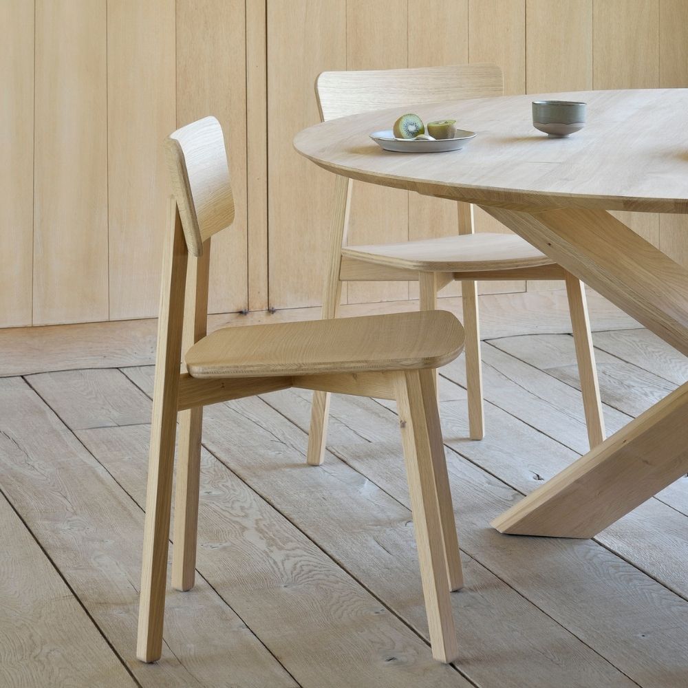 Ethnicraft Oak Circle Dining Table and Casale Chairs Detail