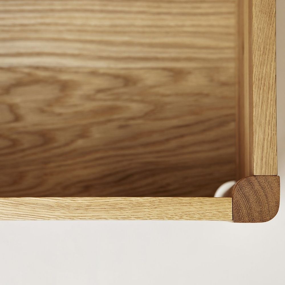 Form and Refine Oak Sorage Bench Corner Detail