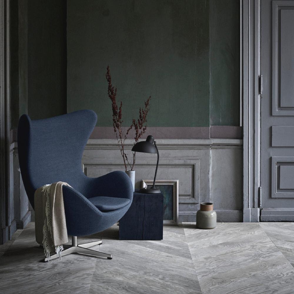 Fritz Hansen Arne Jacobsen Egg Chair Dark Blue in room with Kaiser Idell Lamp