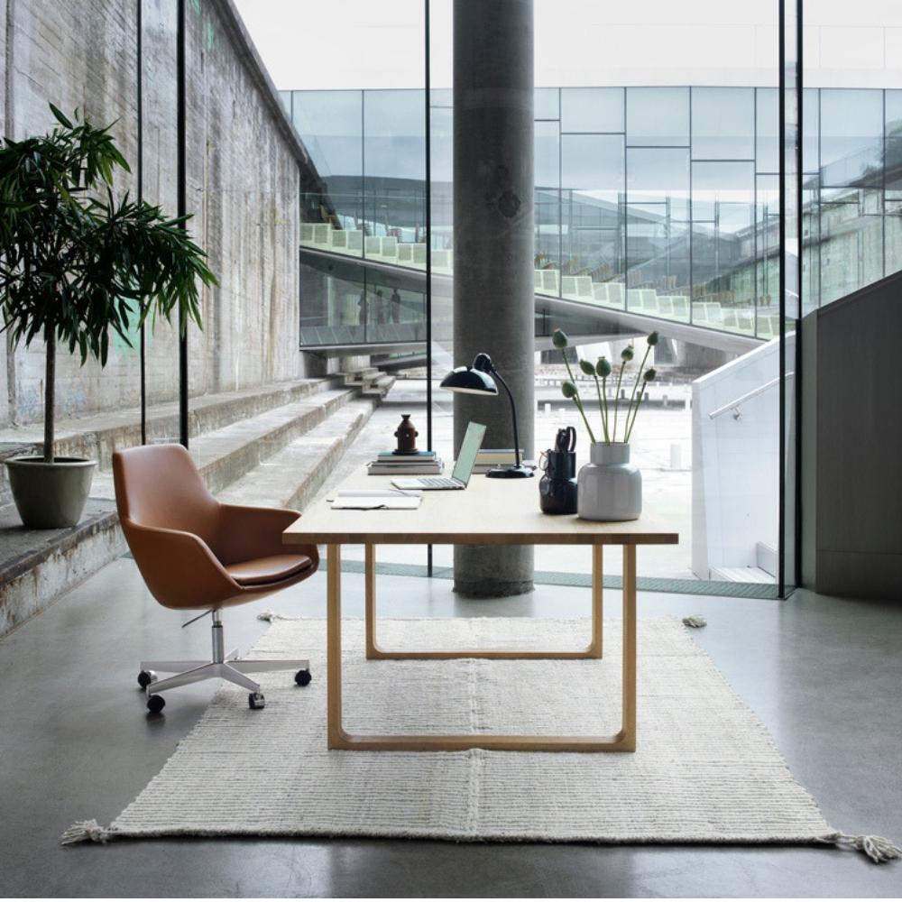 Fritz Hansen Little Giraffe Chair in Leather with Cecilie Manz Essay Table Desk