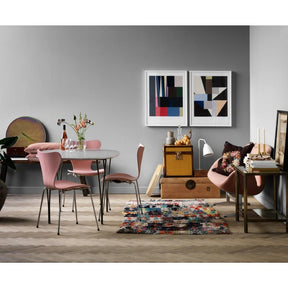 Fritz Hansen Table Series Super elliptical dining table in room with Pink Series 7 Chairs