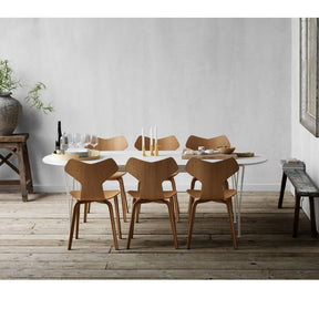 Fritz Hansen Table Series Super elliptical dining table with Grand Prix Chairs