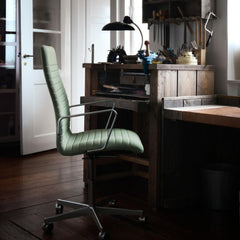 Fritz Hansen Kaiser Idell Table Lamp in room with Oxford Chair Premium
