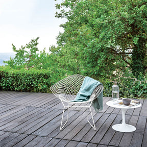 Knoll Bertoia Diamond Chair all White Outdoors with Saarinen Side Table