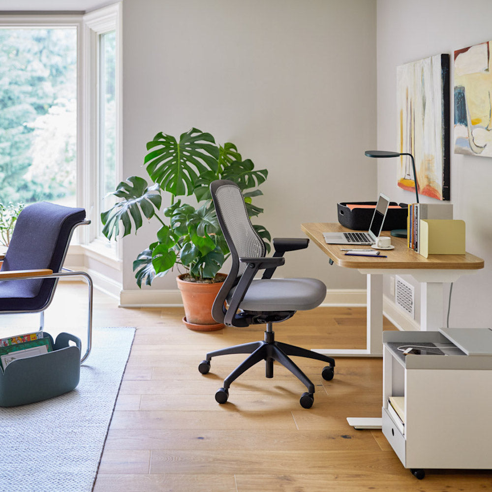Knoll Regeneration Chair in Home Office with Monstera Plant