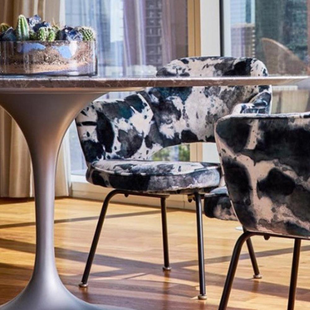 Knoll Saarinen Executive Armchair in Arezzo Upholstery in room with Saarinen Dining Table
