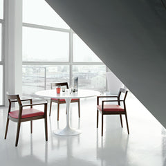 Walnut Krusin Armchairs with Saarinen Table Side View Knoll